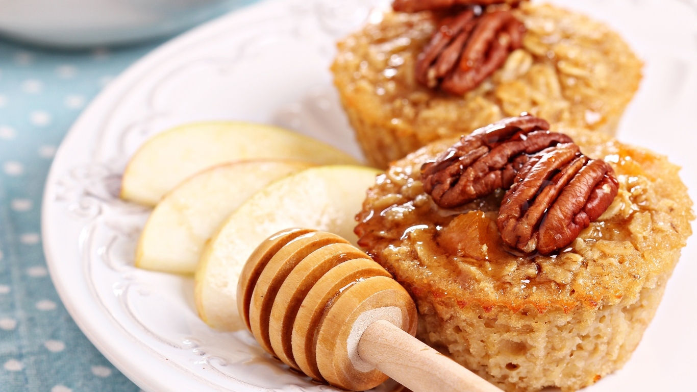 Кексы с медом, орехами и кусочками яблока