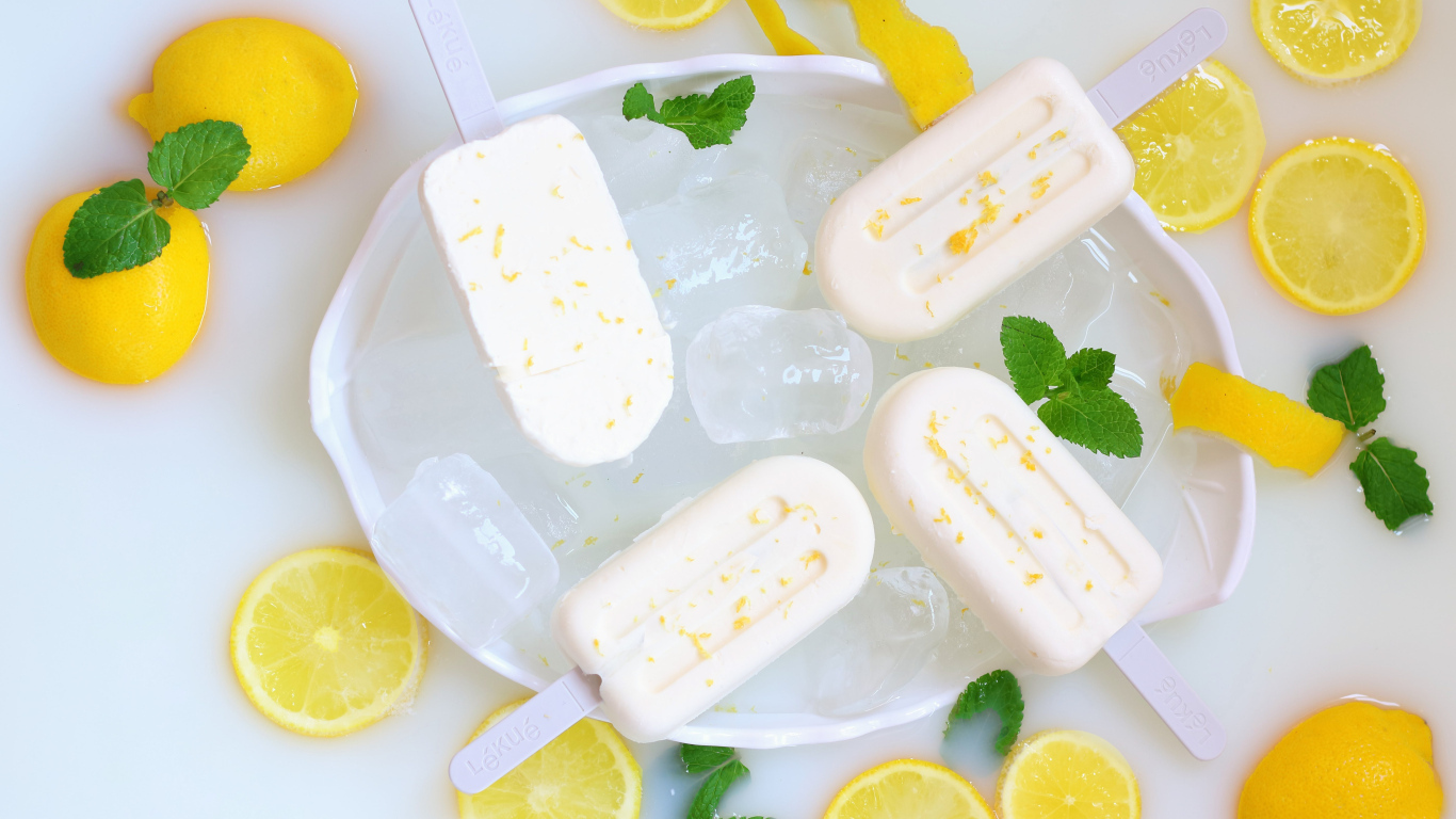 Сладкое сливочное мороженое с лимонами