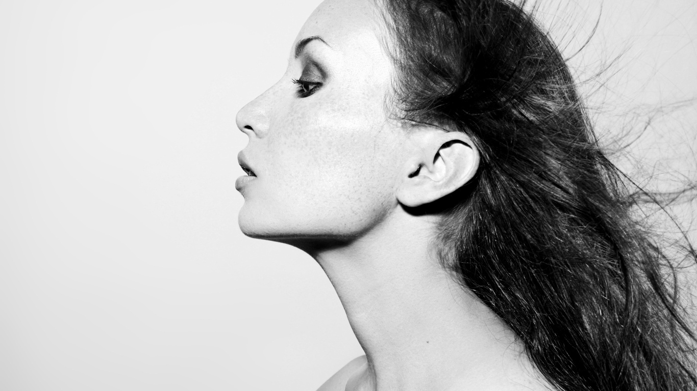 Лицо девушки вид сбоку