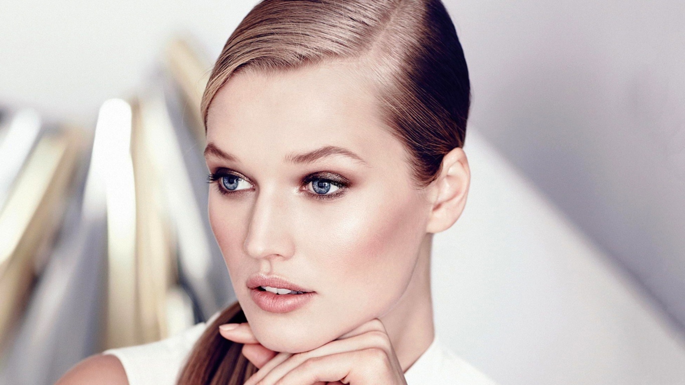 Голубоглазая модель Тони Гаррн