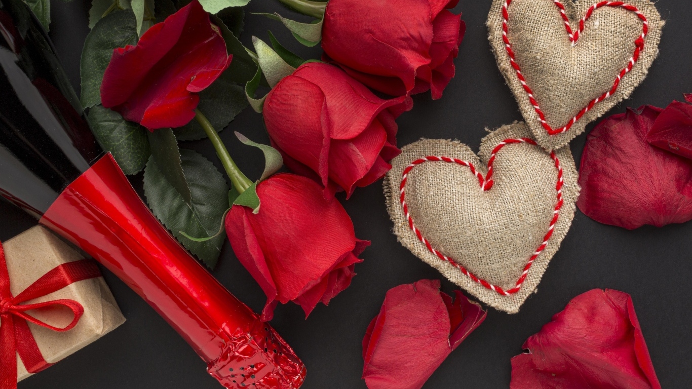 Шампанское, розы и сердечки для любимой на 14 февраля