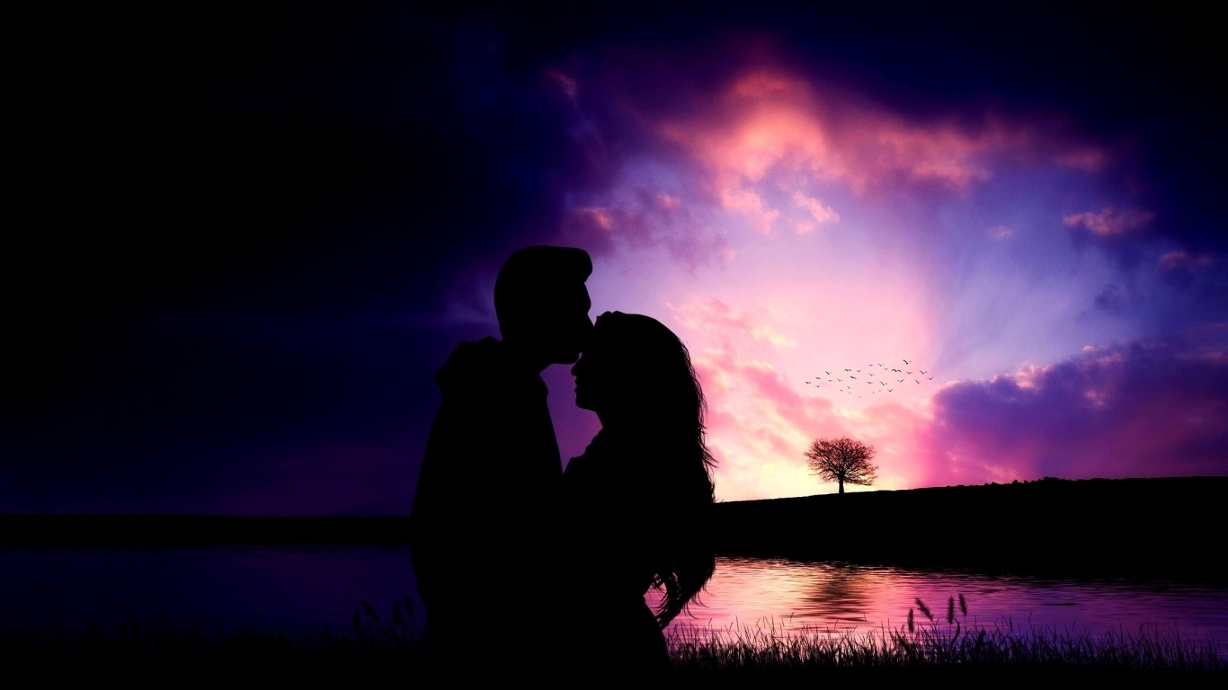 Влюбленная пара на фоне заката