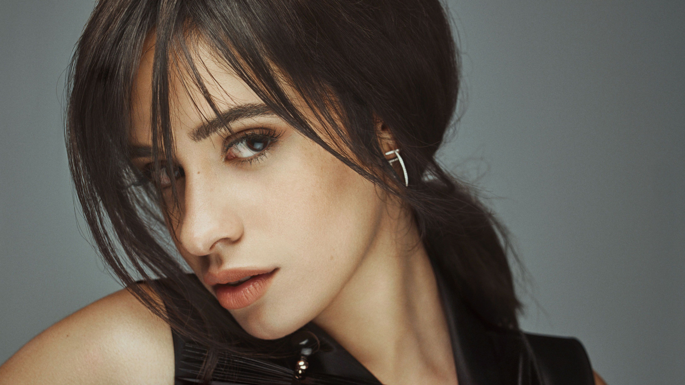 Кареглазая брюнетка певица Камила Кабельо