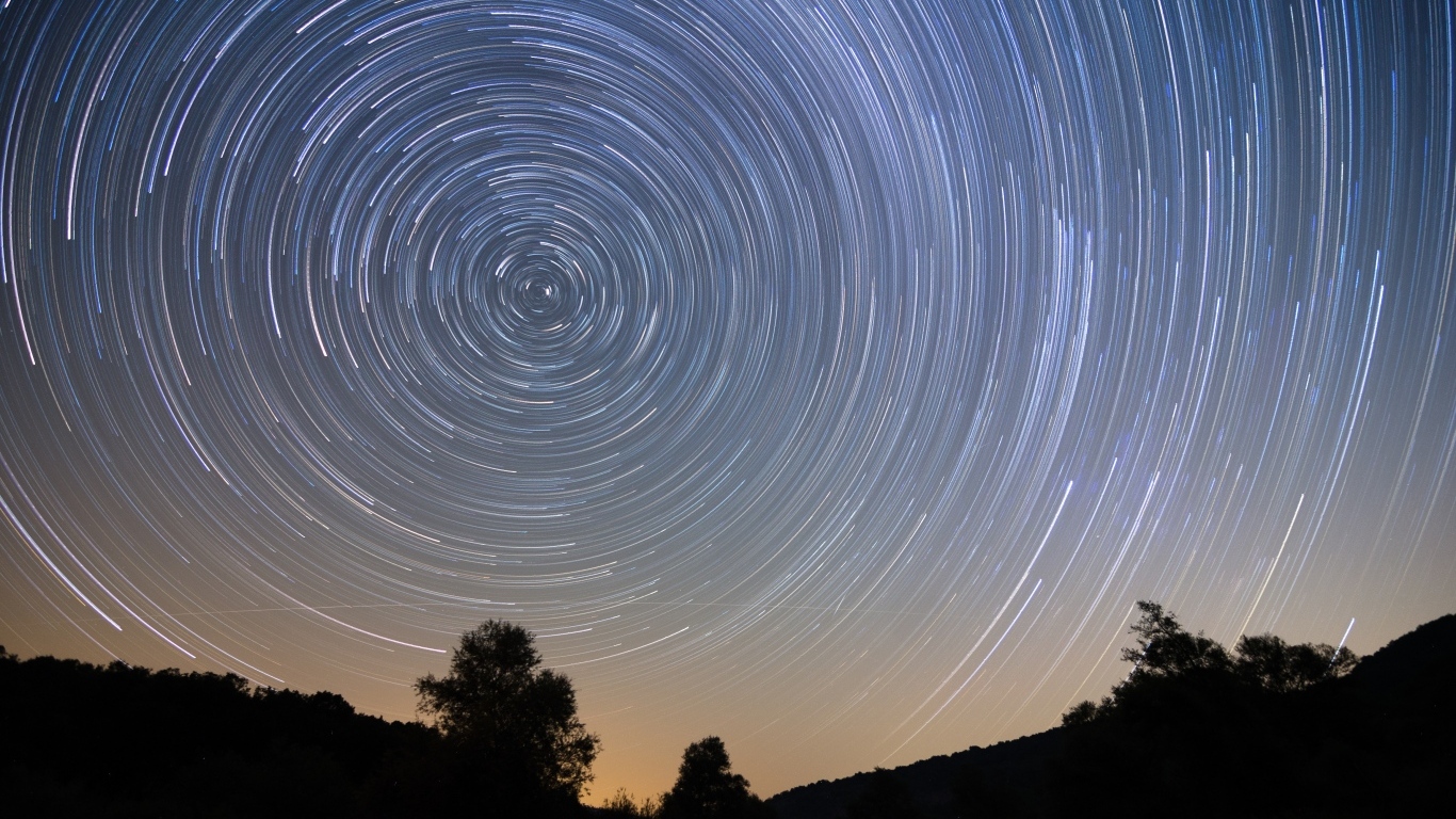 Круги из звезд в ночном небе