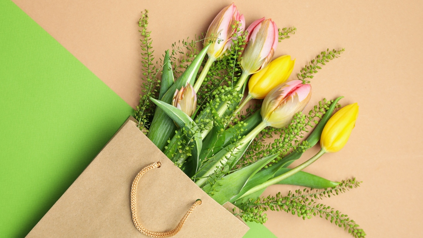 Тюльпаны в бумажном пакете