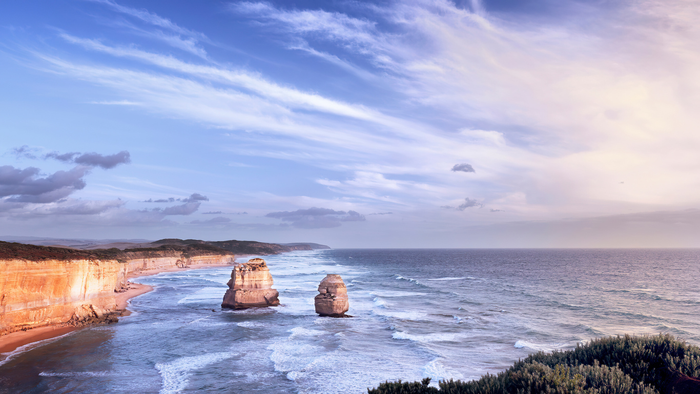 Спокойное море под красивым небом
