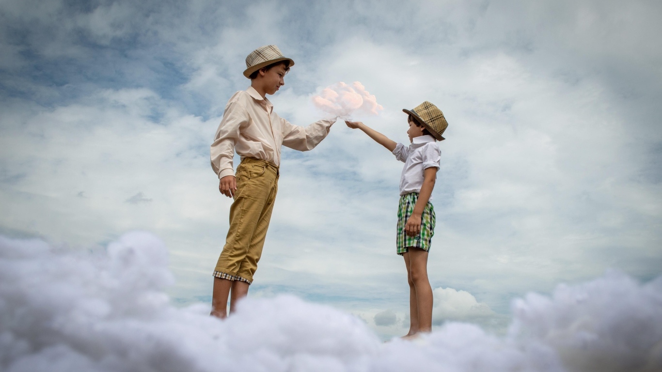 Два мальчика стоят на белом облаке