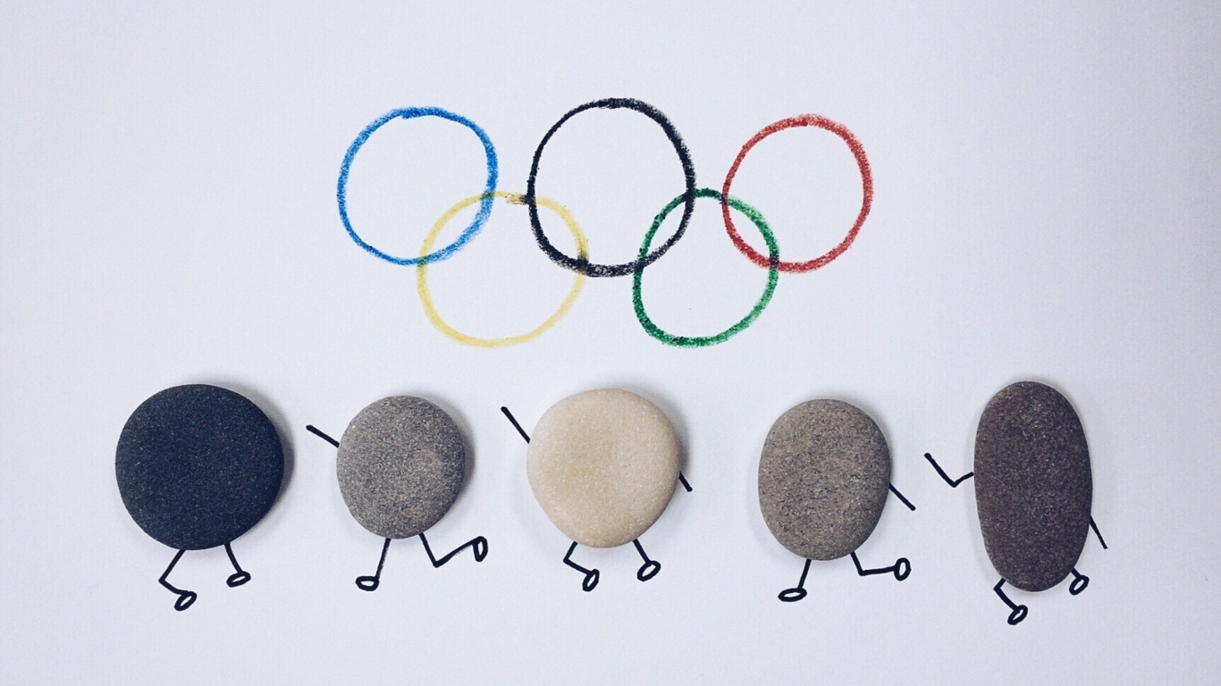 Олимпийские кольца с камнями