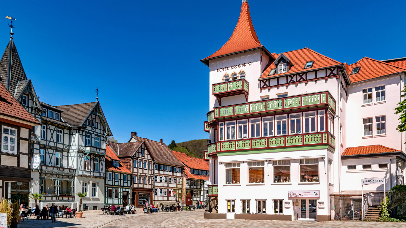 Красивые дома города в городе Бад-Зальцдетфурт, Германия