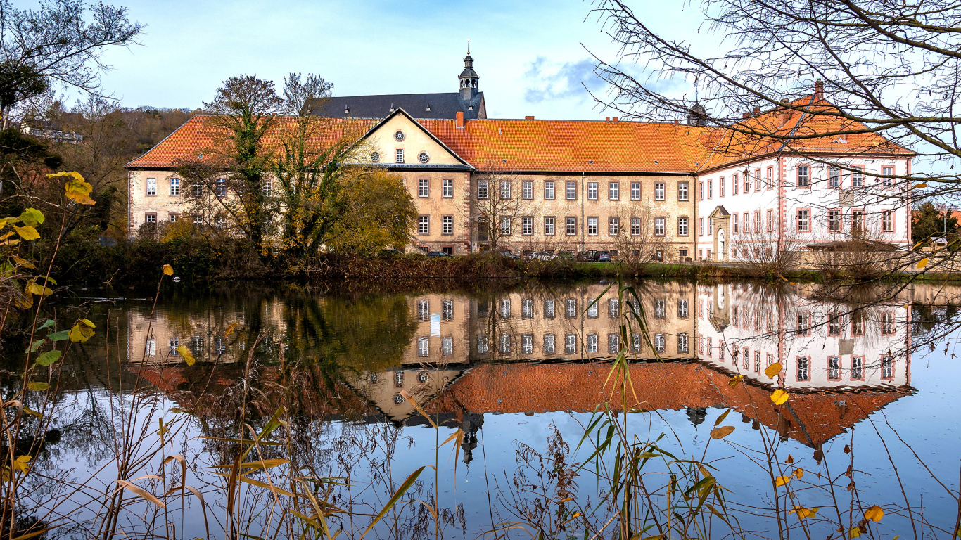 Большой дом у старого озера, Германия