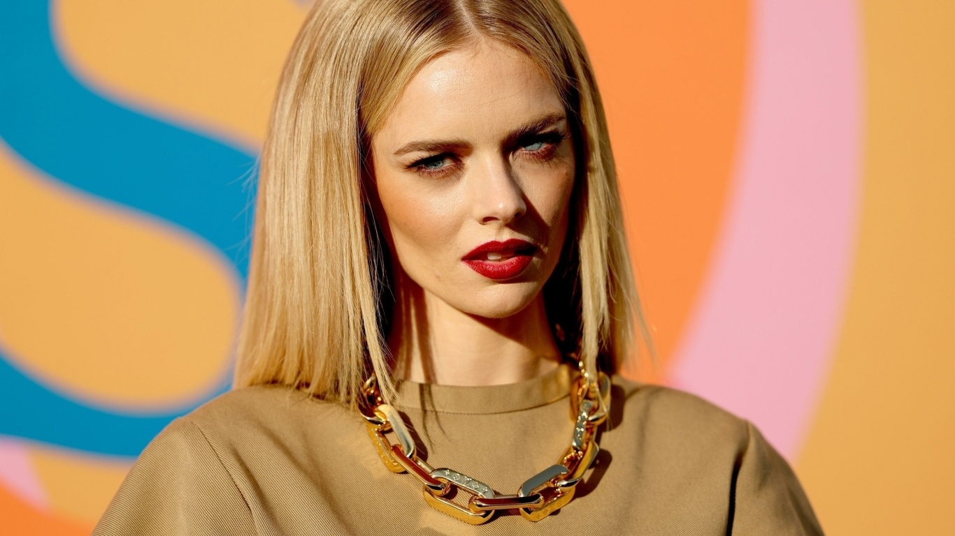 Австралийская актриса Самара Уивинг