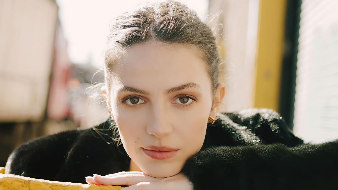 Английская актриса и певица Элла Хант