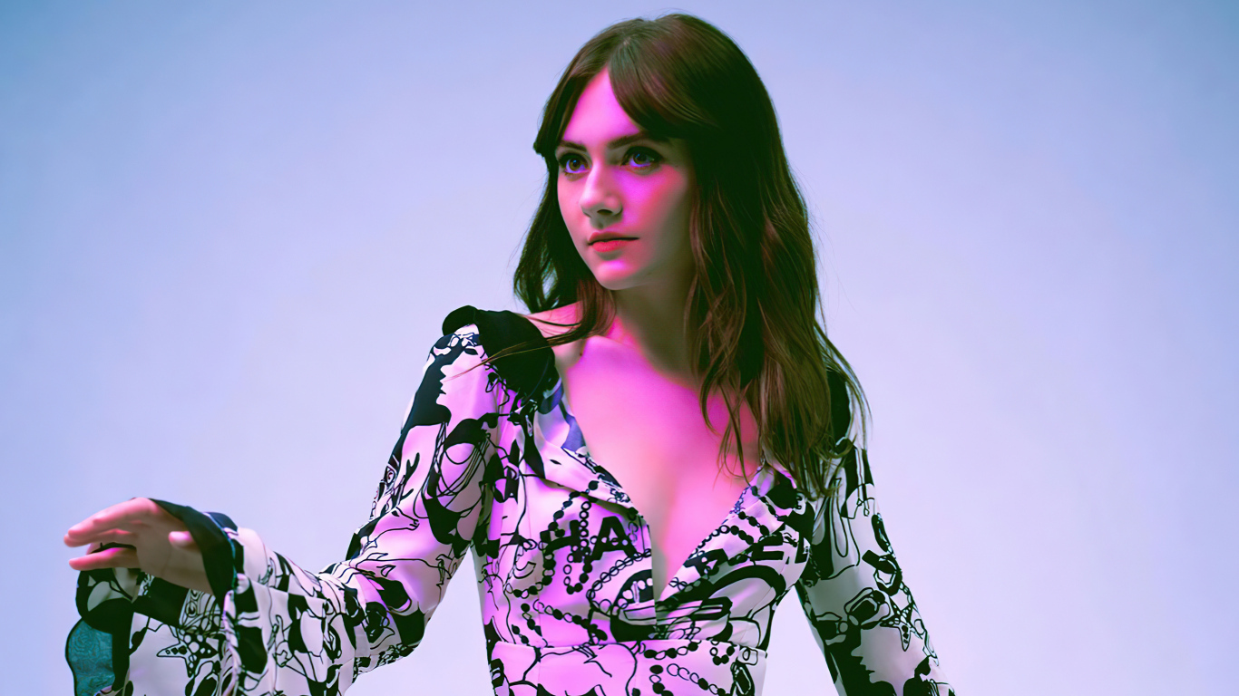 Молодая английская актриса Эмилия Джонс