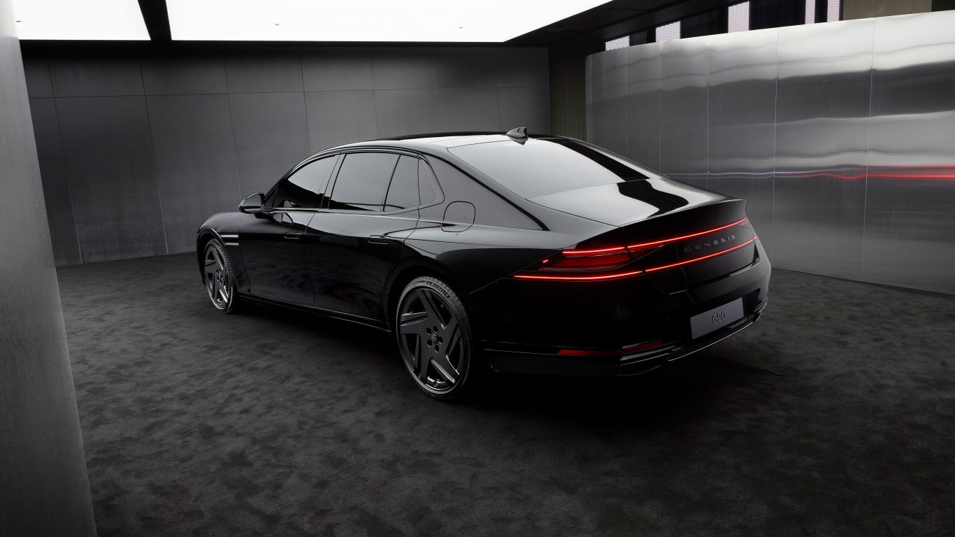 Вид сзади на автомобиль Genesis G90 Black 2024  года