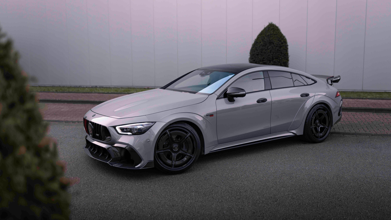 Серебристый автомобиль Brabus Rocket 1000 2024 года