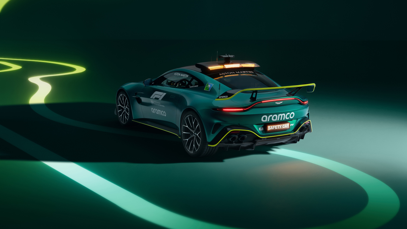 Гоночный автомобиль Aston Martin Vantage F1 Safety Car 2024 года вид сзади