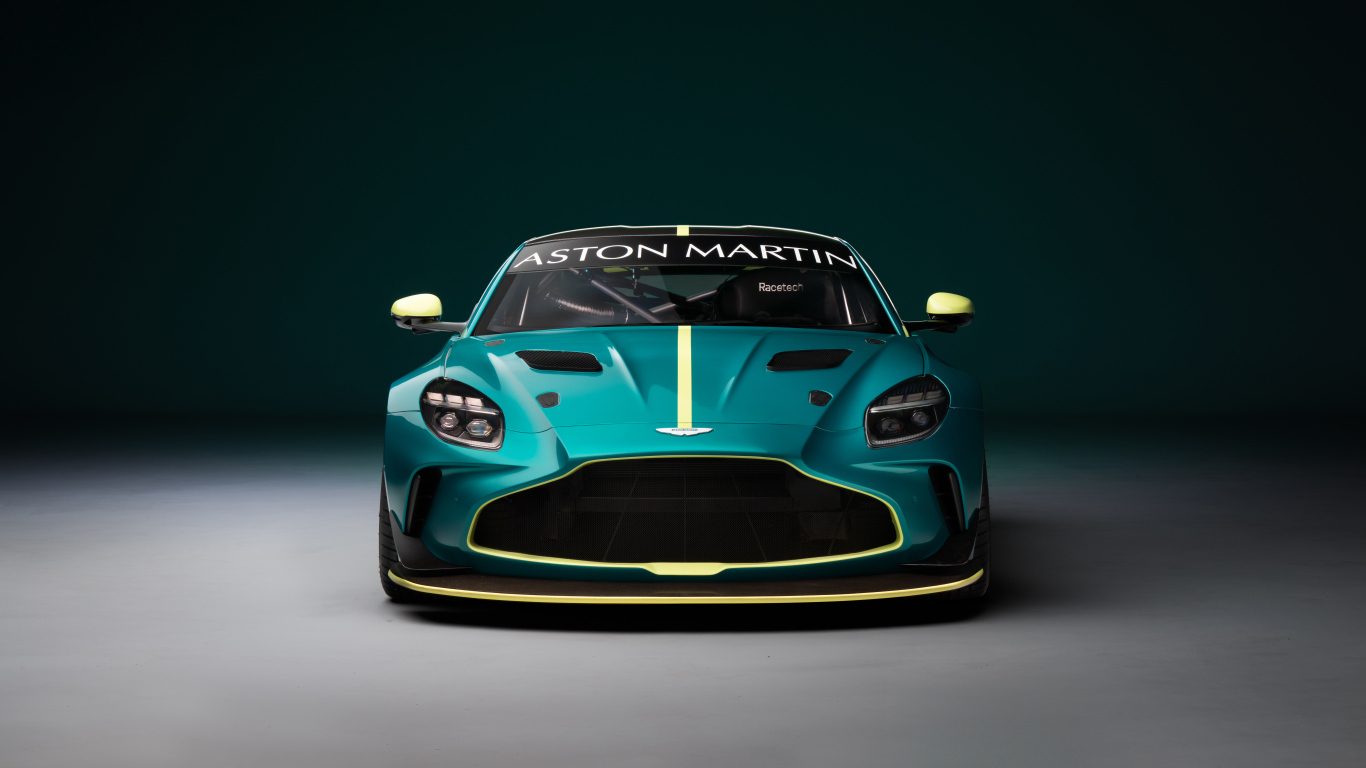 Вид спереди Aston Martin Vantage GT4 2024 года