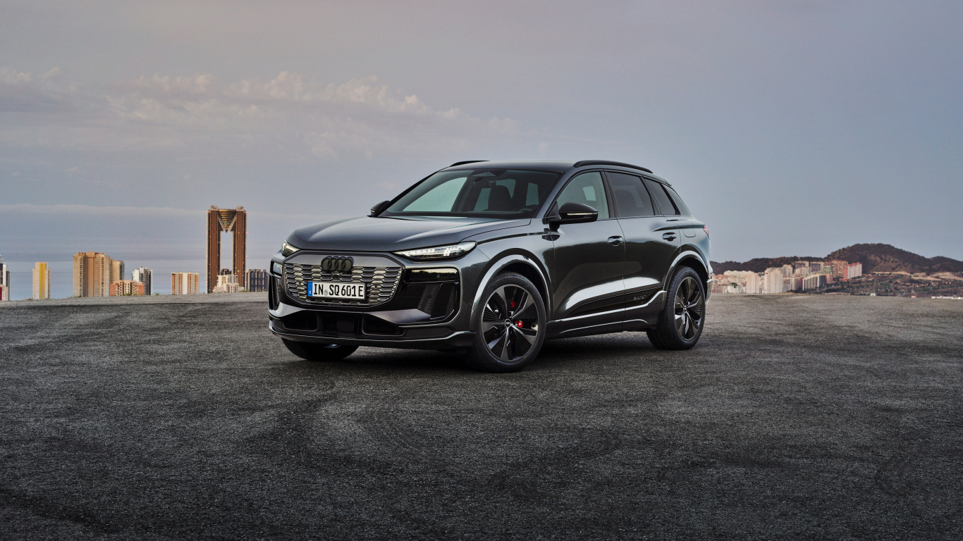 Черный автомобиль Audi SQ6 E-Tron 2024  года