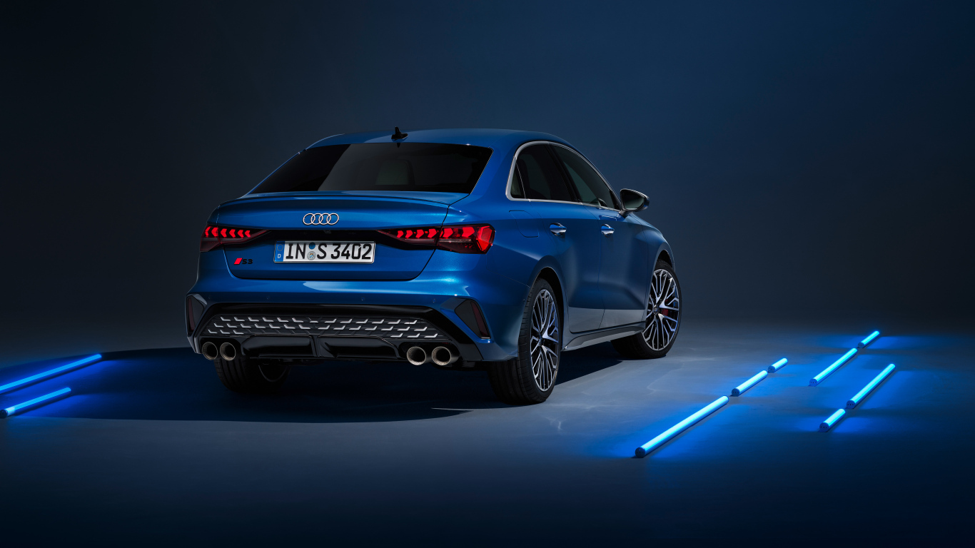 Вид сзади на синий автомобиль Audi S3 Sedan 2024 года