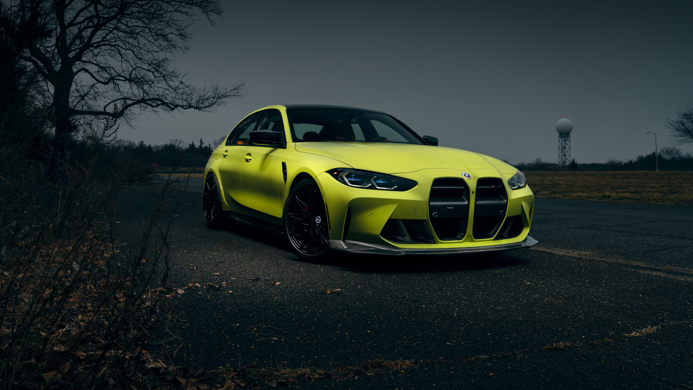 Красивый автомобиль  BMW M3 вечером