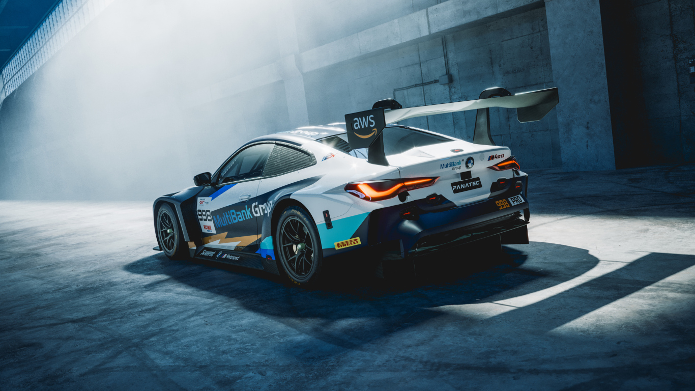 Вид сзади на гоночный автомобиль BMW M4 GT3 Endurance Cup
