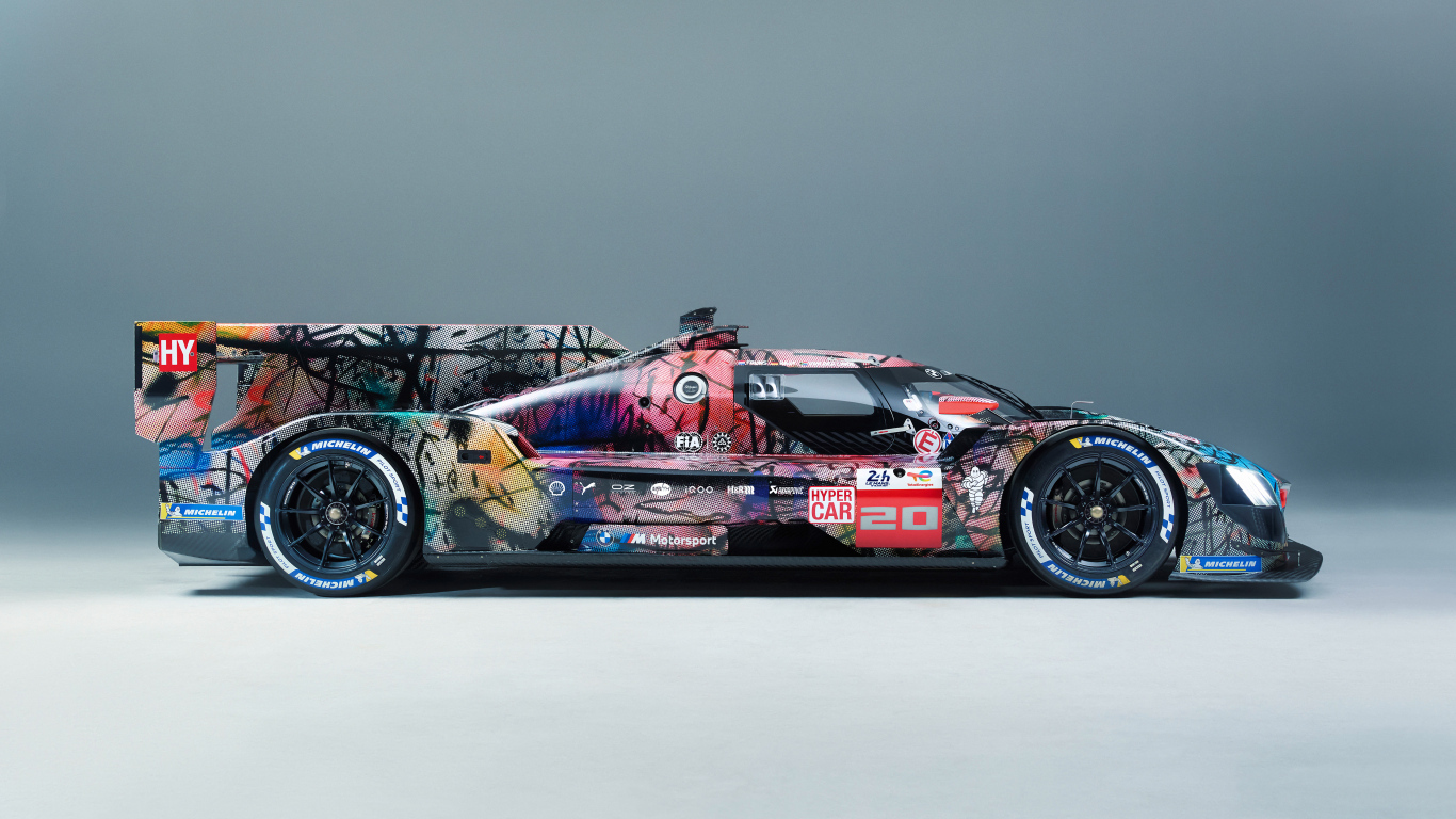 Вид сбоку на автомобиль BMW Art Car By Julie Mehretu