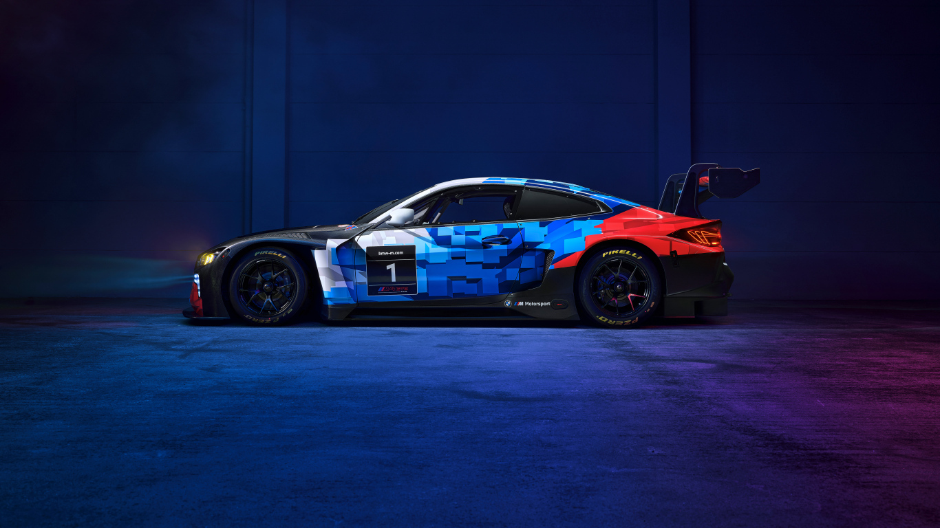 Вид сбоку на гоночный автомобиль BMW M4 GT3 EVO