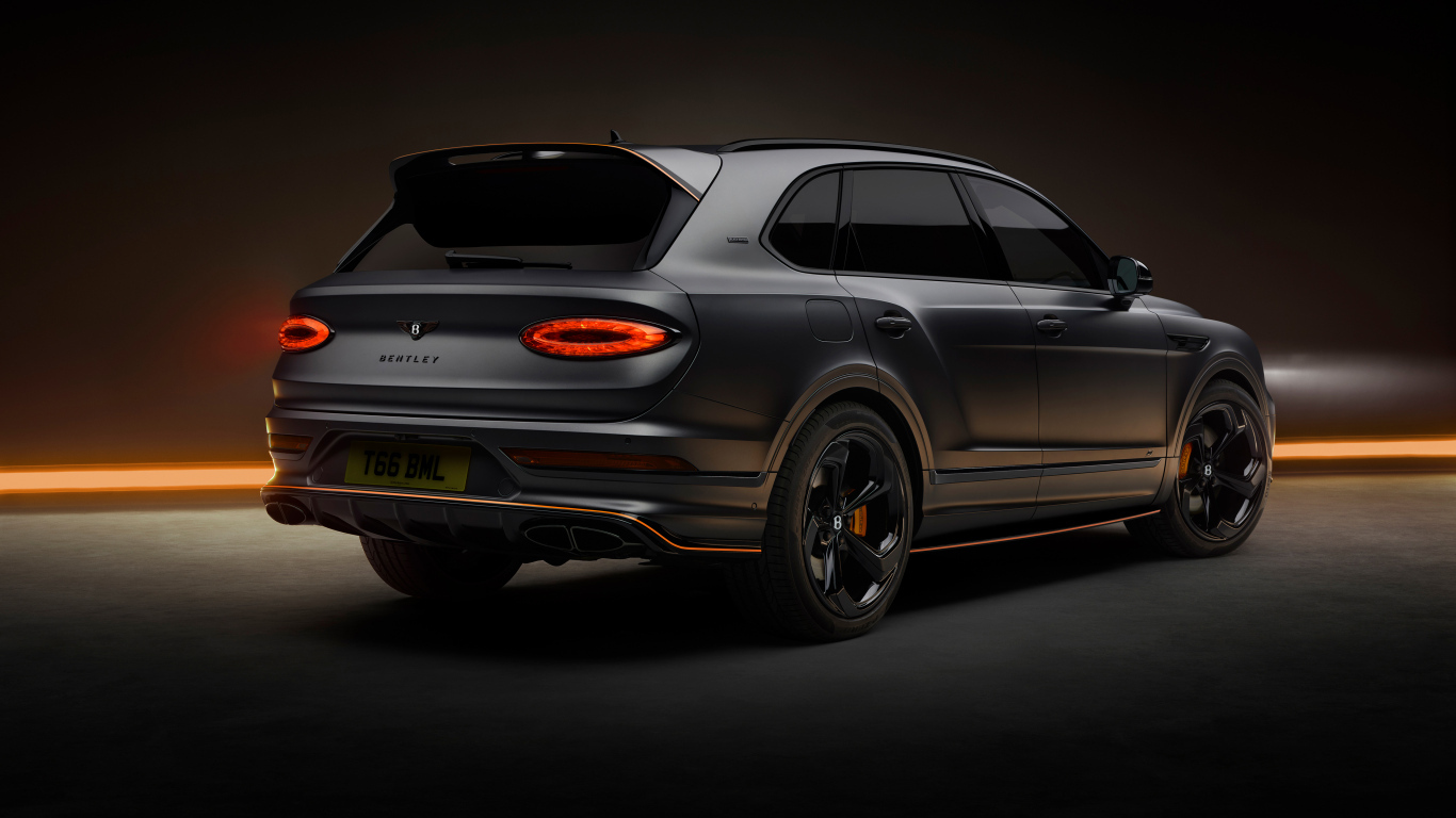 Автомобиль Bentley Bentayga S Black Edition 2024 года вид сзади
