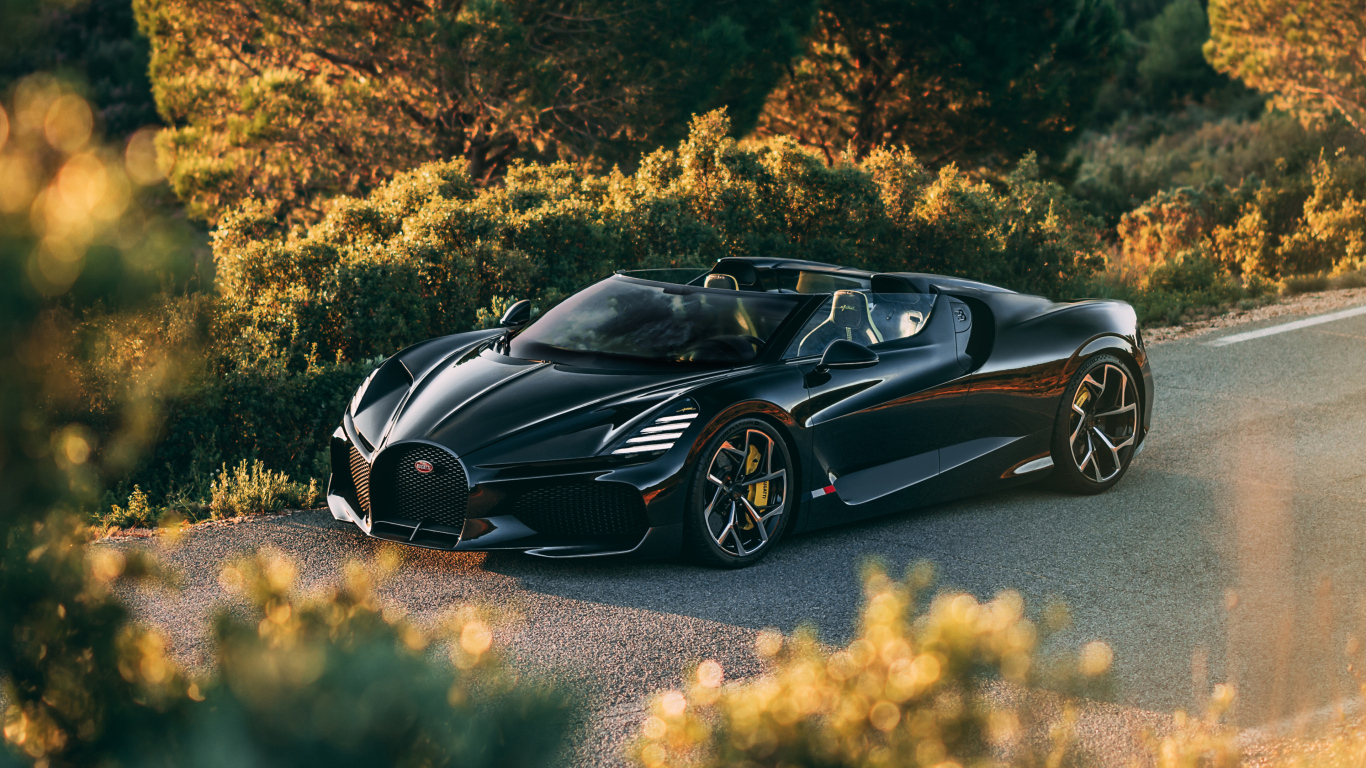 Черный быстрый автомобиль Bugatti W16 Mistral