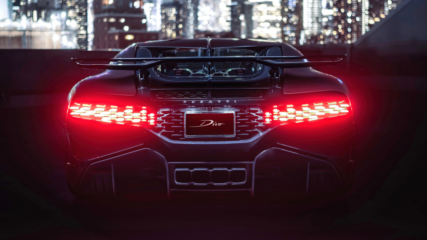 Включенные фары автомобиля  Bugatti Divo