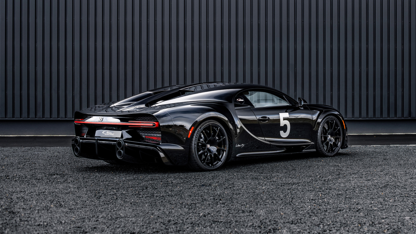 Вид сзади на автомобиль Bugatti Chiron Super Sport Hommage T50S 2024 года