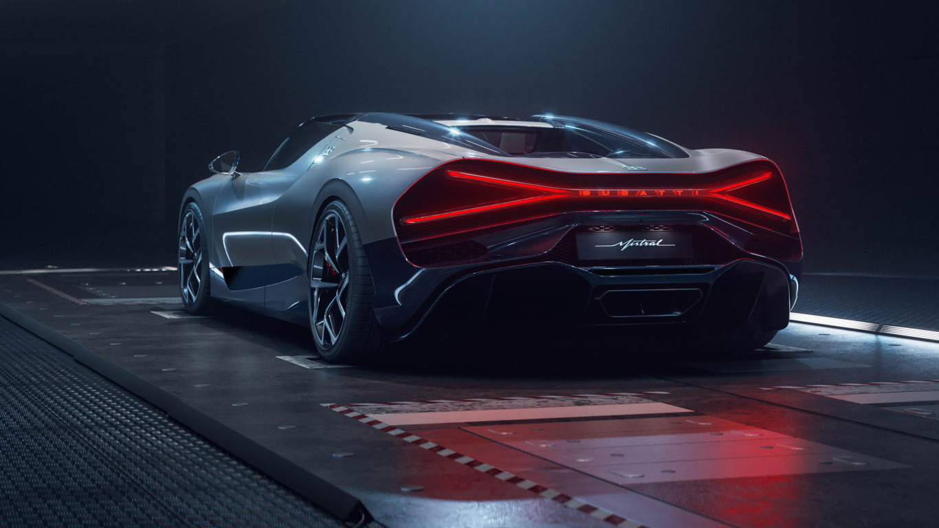 Вид сзади на автомобиль Bugatti W16 Mistral Roadster