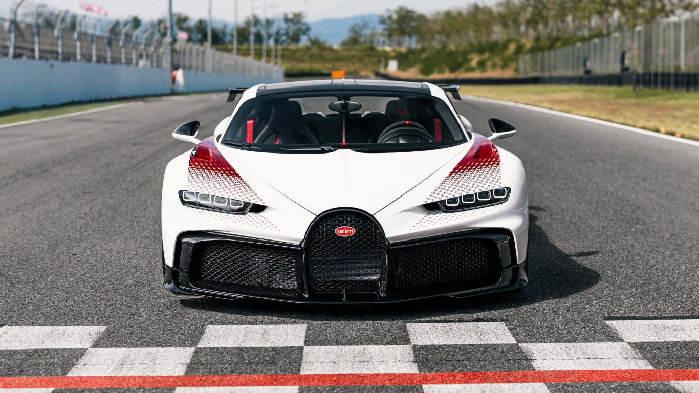 Белый быстрый автомобиль  Bugatti Chiron Pur Sport Grand Prix