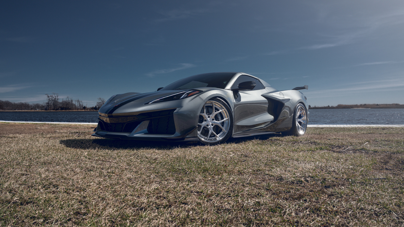 Серебристый автомобиль Chevy Corvette Z06