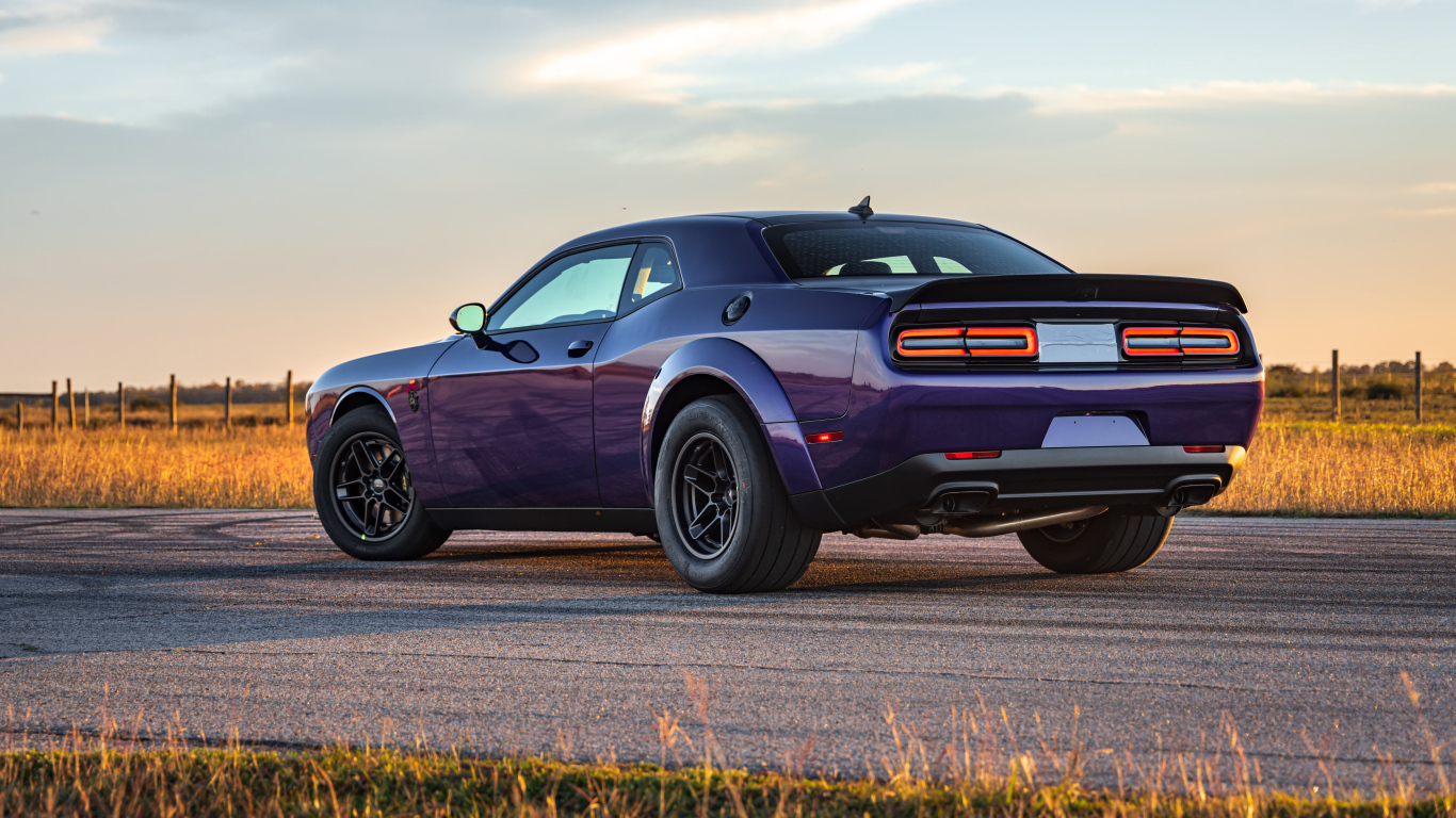 Вид сзади на автомобиль Dodge Hennessey Demon 1700 Twin-Turbo 2024 года