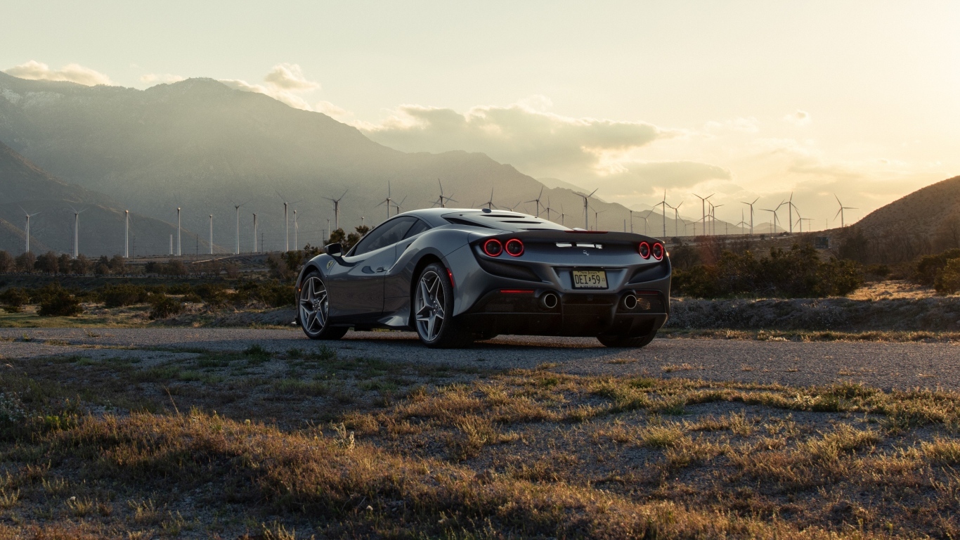 Вид сзади на автомобиль Ferrari F8 Tributo