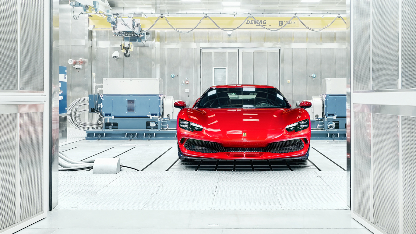 Красный автомобиль  Ferrari 296 GTB вид спереди