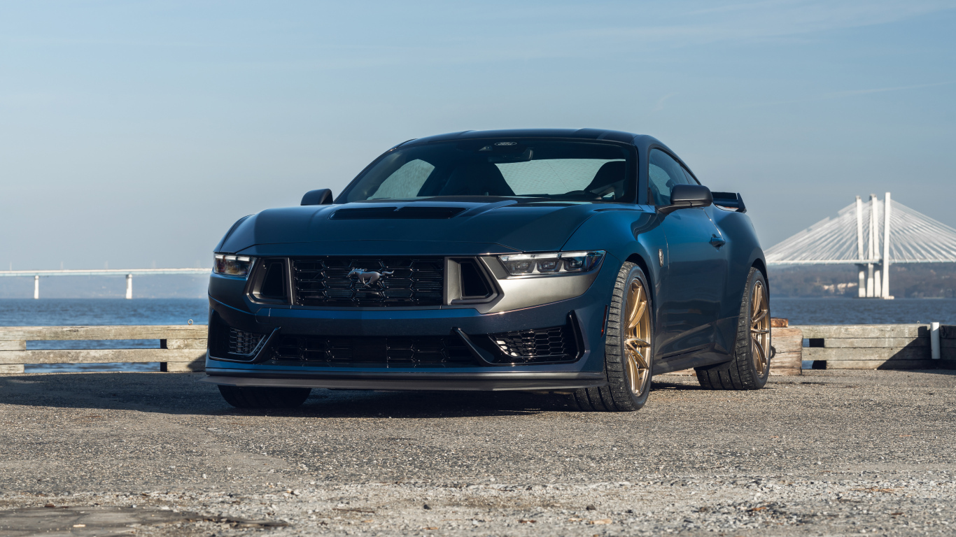 Стильный автомобиль Ford Mustang Dark Horse