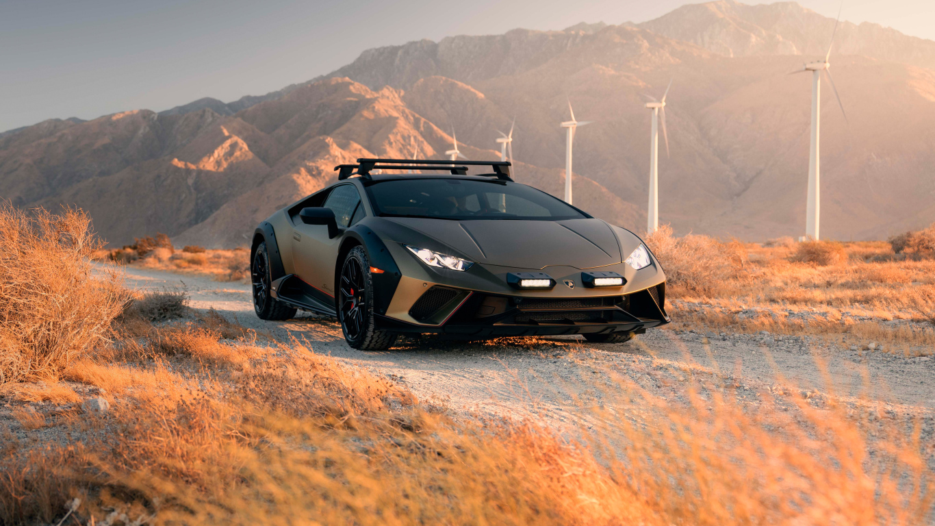 Стильный автомобиль Lamborghini Huracán Sterrato 2024 года в горах