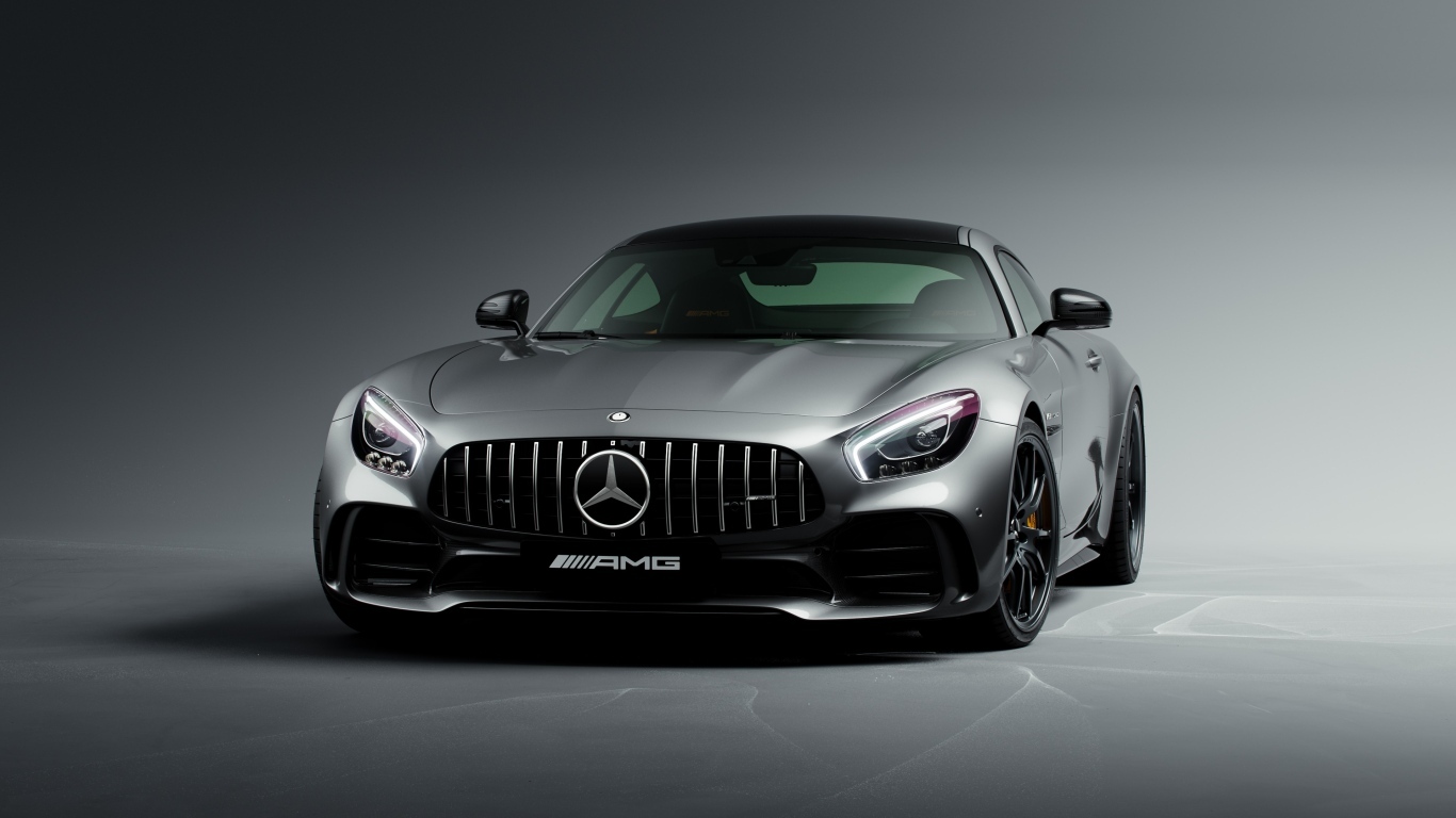Серебристый автомобиль Mercedes-AMG GT R