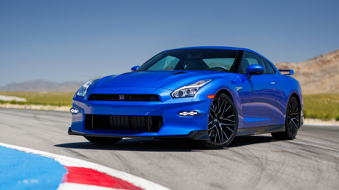 Синий автомобиль Nissan GT-R Skyline Edition 2024 года