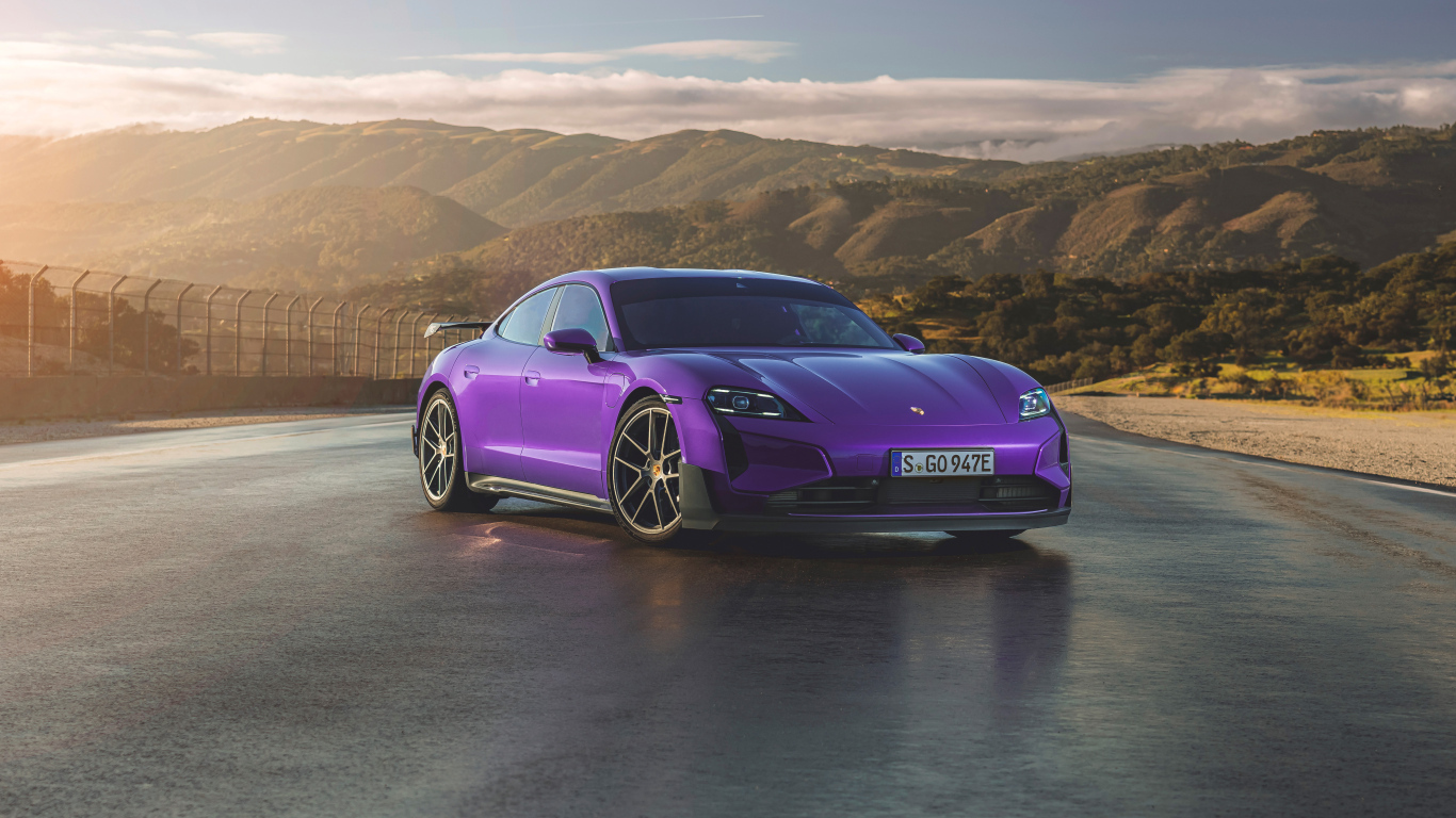 Фиолетовый автомобиль Porsche Taycan Turbo GT Weissach Package 2024 года вид спереди