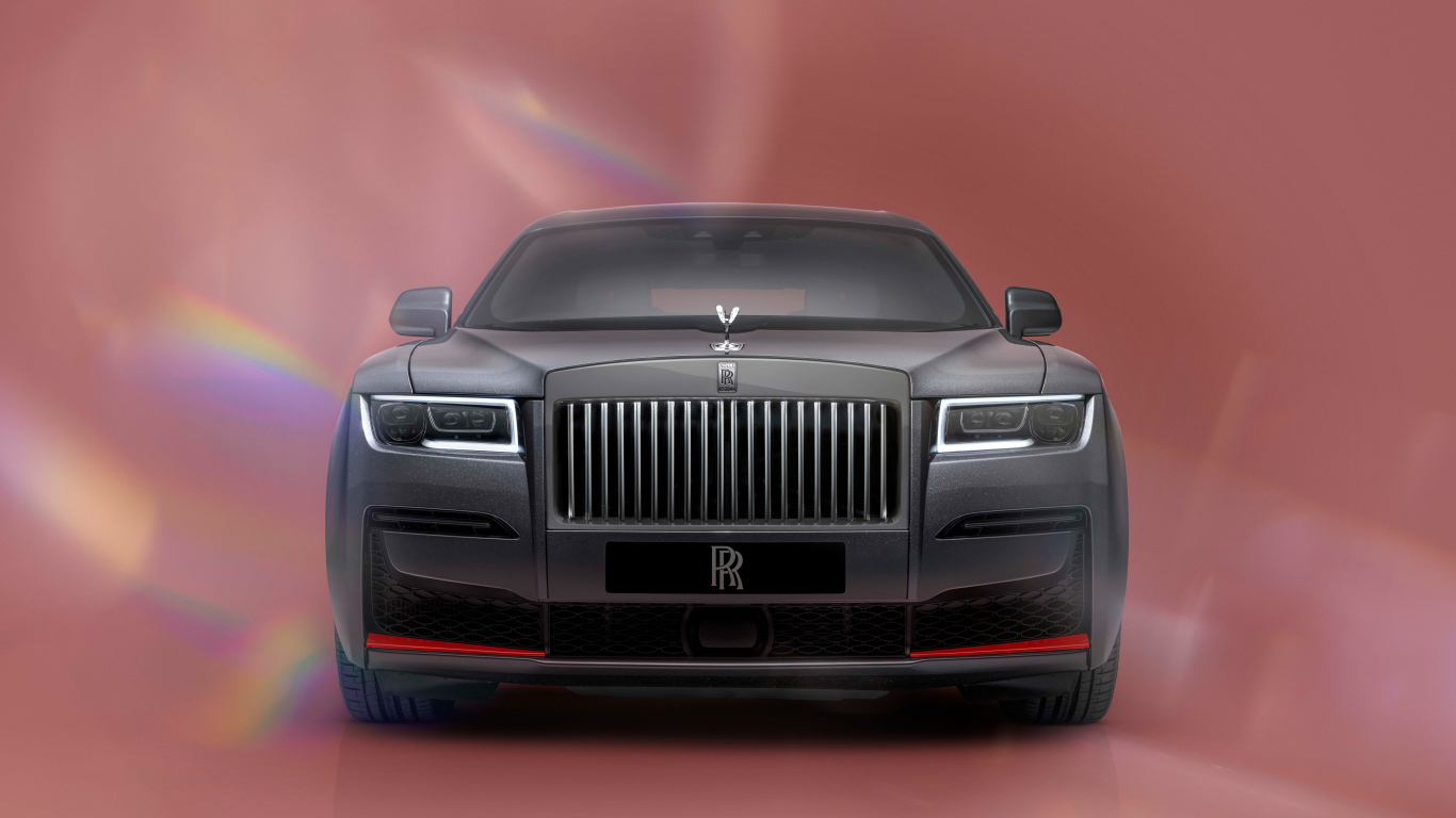 Дорогой автомобиль Rolls-Royce Ghost Prism  вид спереди