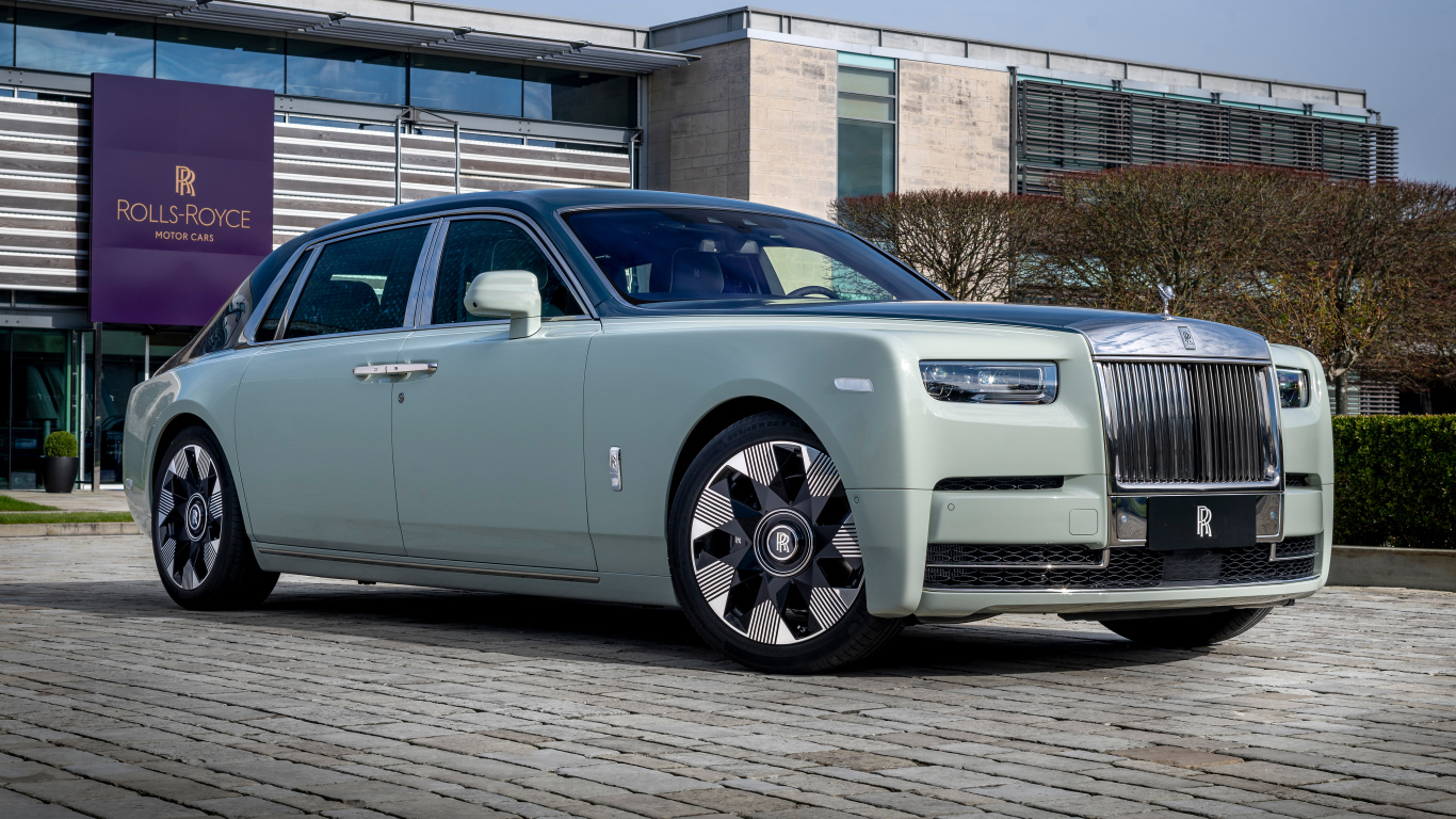 Стильный автомобиль Rolls-Royce Phantom EWB Magnetism 2024 года