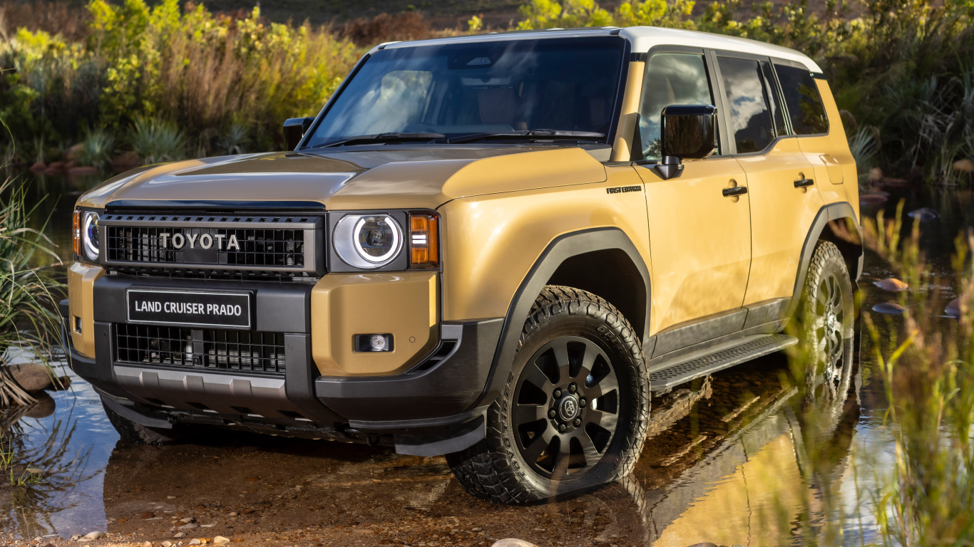 Внедорожник Toyota Land Cruiser Prado VX-R First Edition 2024 года в воде