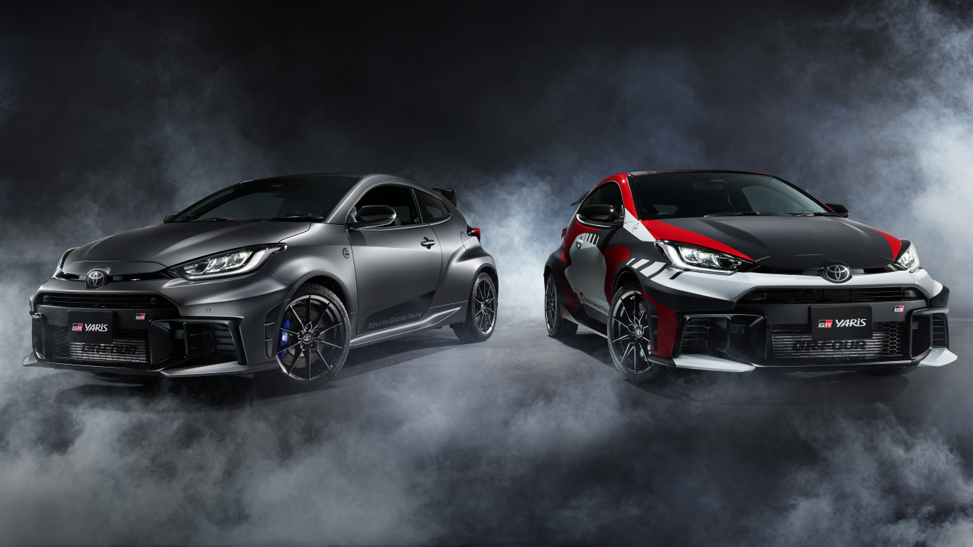 Два автомобиля Toyota GR Yaris RZ High Performance Sebastien Ogier Edition