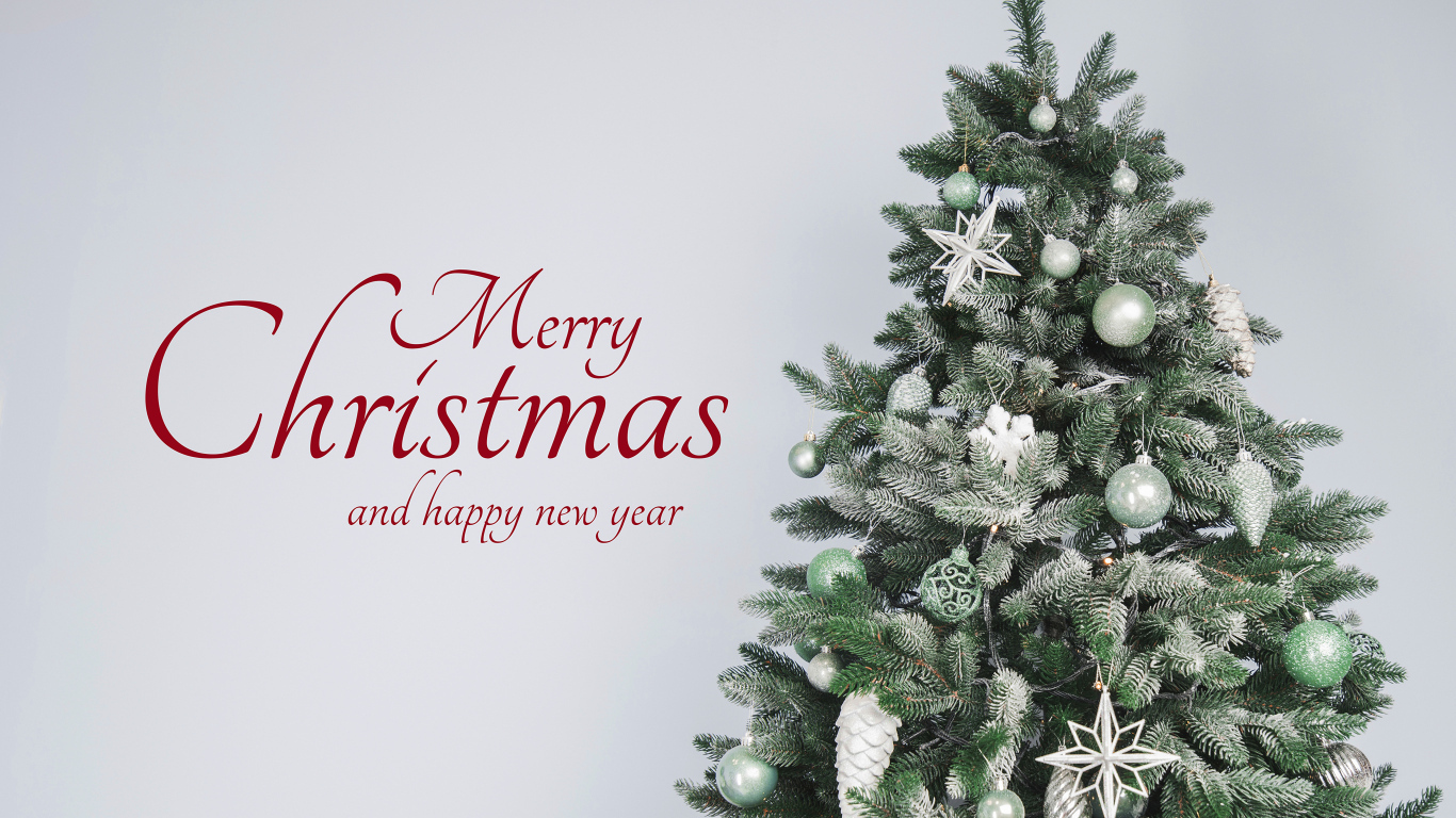 Зеленая ель на сером фоне на Рождество