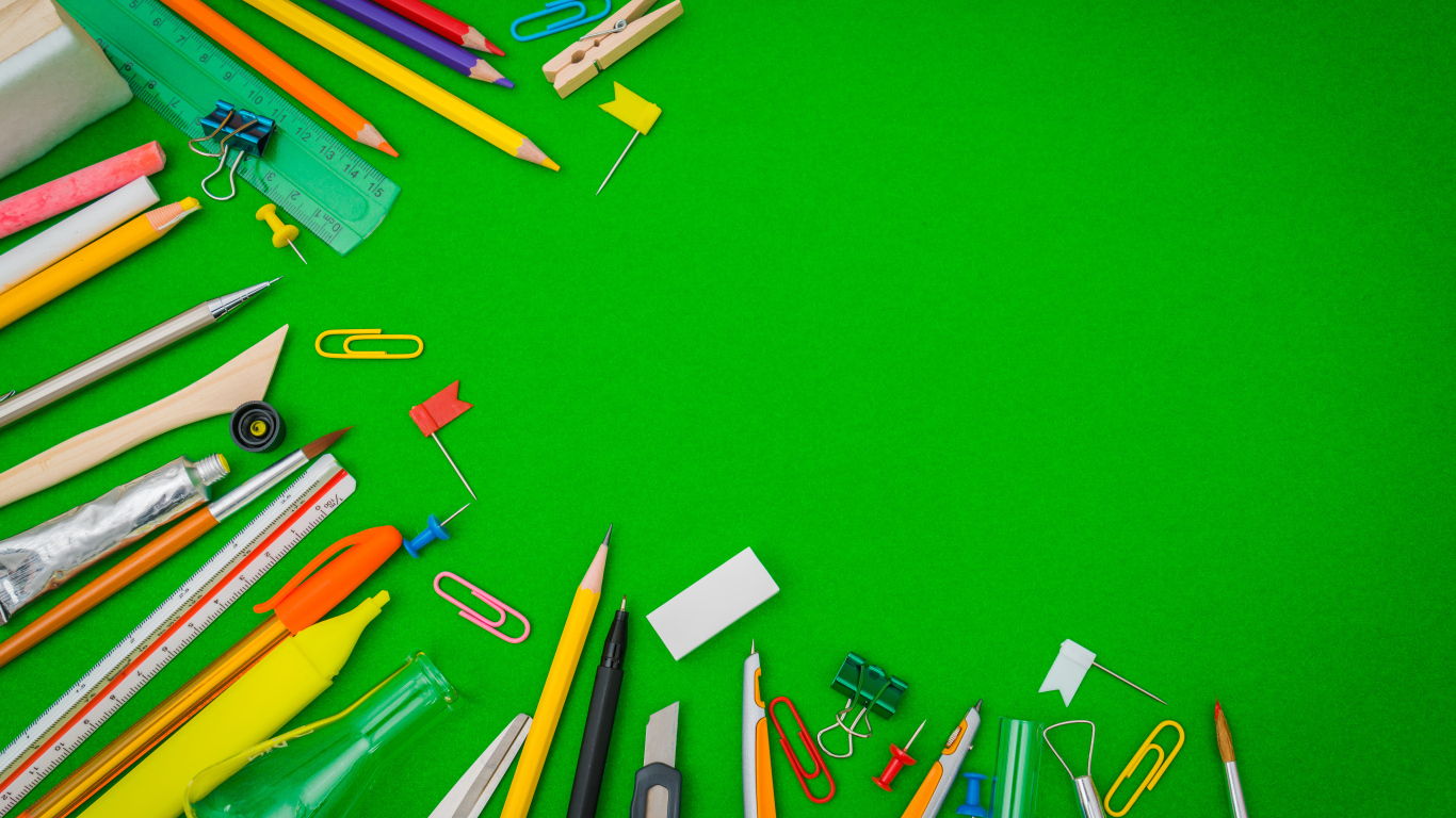 Зеленый фон с канцелярскими предметами