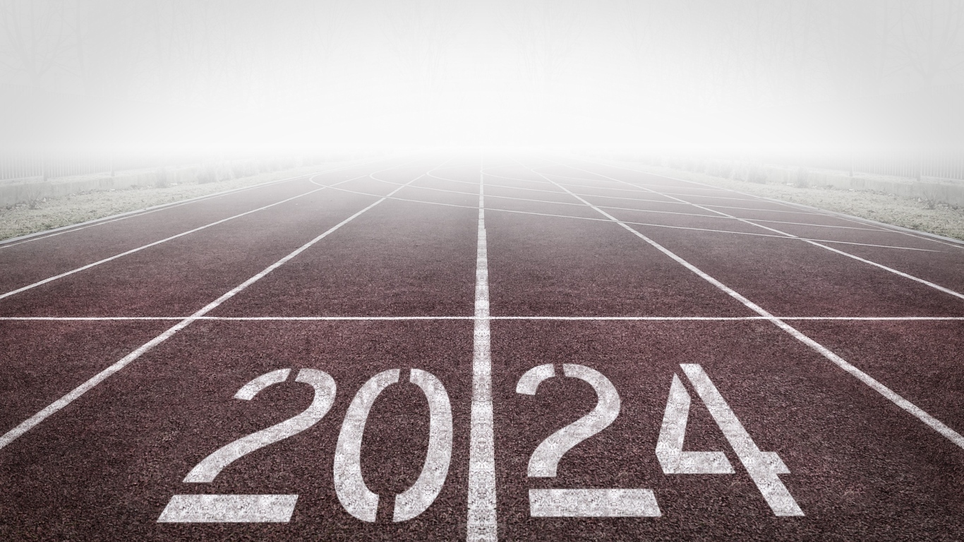 Цифры 2024 на взлетной полосе