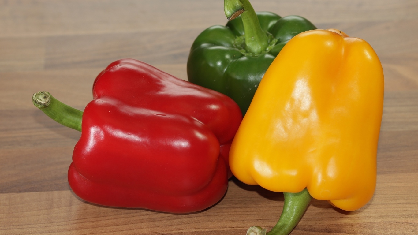 Большой разноцветный сладкий перец